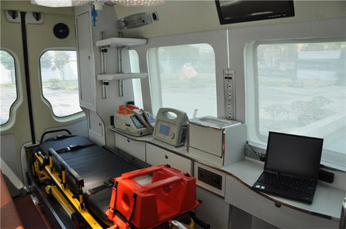 番禺区救护车内部